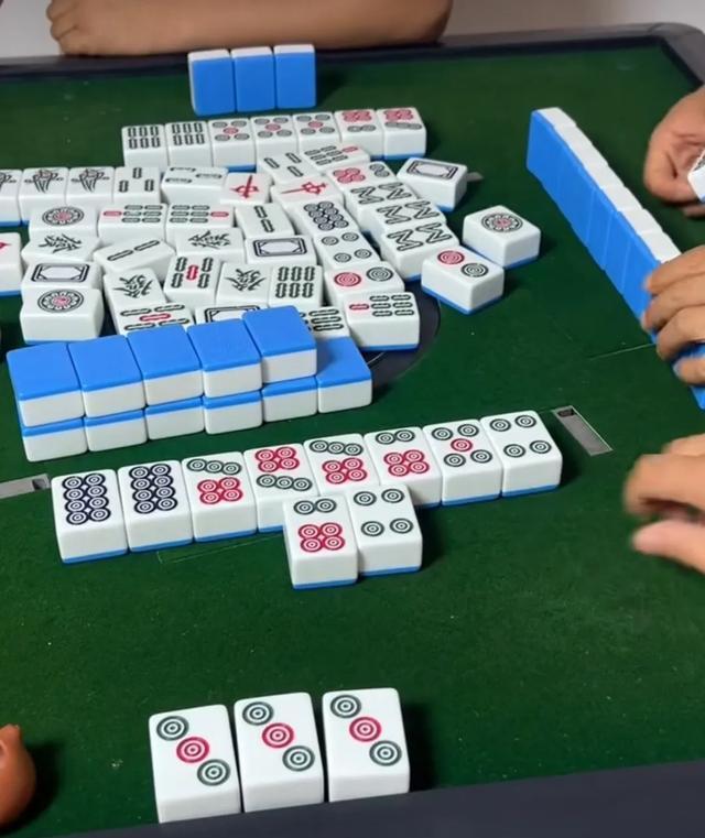 我来教大家“湖北云雀麻将可以开挂吗!辅助神器插件下载-第3张图片